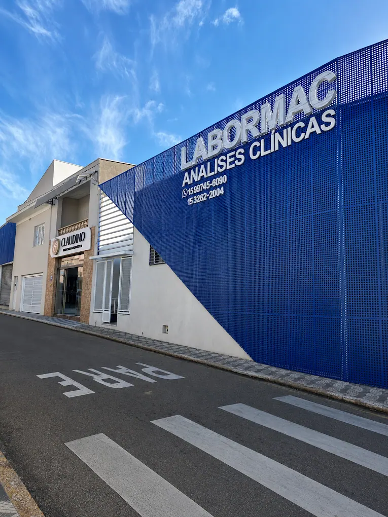 Fachada azul da Labormac em Porto Feliz